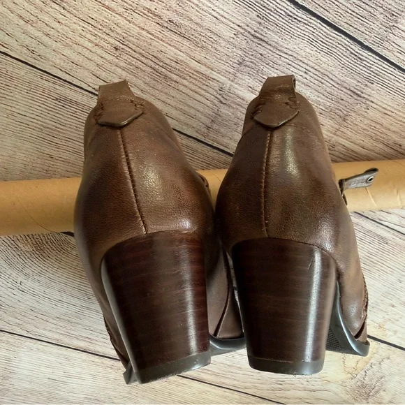 BareTraps Roper Zip Up Round Almond Toe Block Heel Brown Ankle Booties - Picture 5 of 11